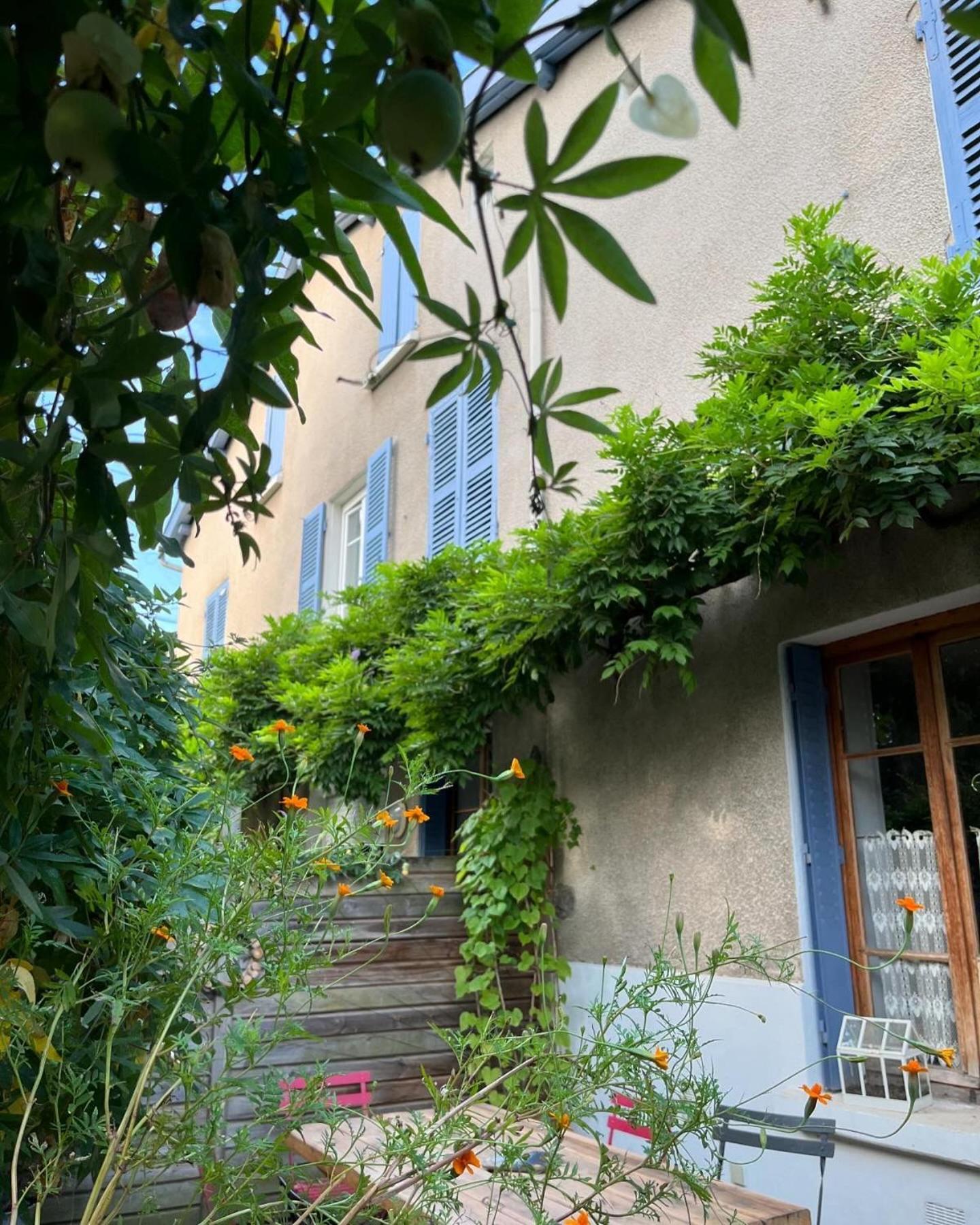 Clos St Joseph Oullins Exteriör bild